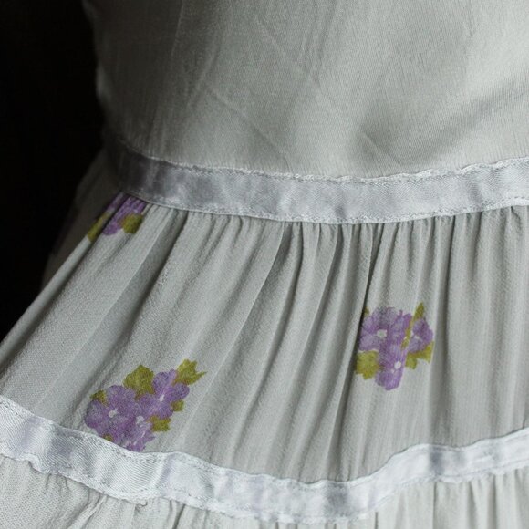 Vintage 1970s 1980s Skirt, Tea Length Silver Silk and Floral Print with Tiers - Picture 4 of 10